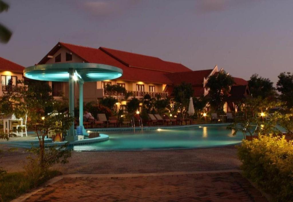 Daosavanh Resort & Spa Hotel Savannakhet Luaran gambar